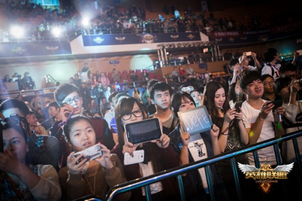 掏大龙出事又如何！战神呆呆蒙多以一敌三带队勇夺解说杯冠军